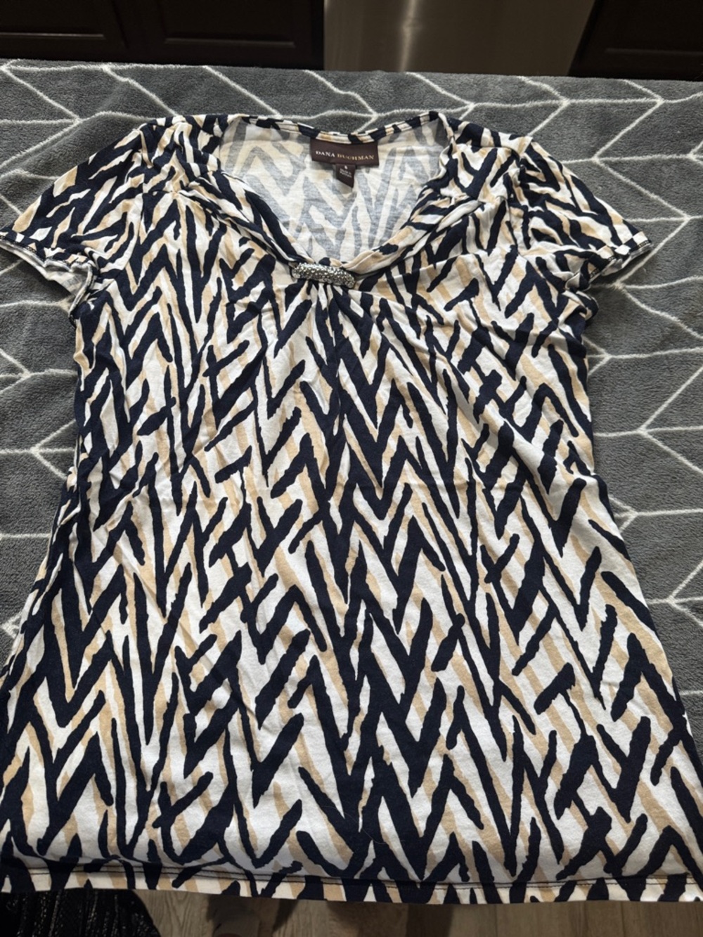 Dana Buchman Navy and Cream Short Sleeve V-Neck Printed Top